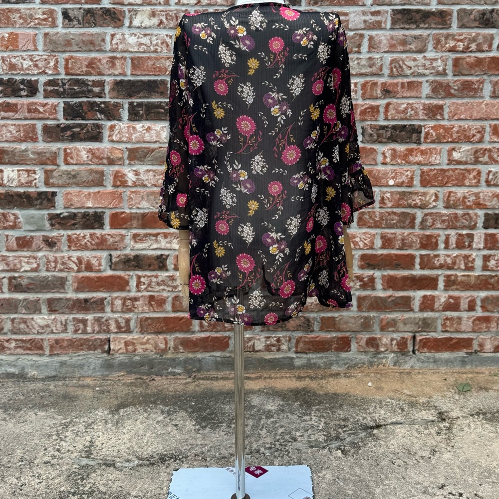 SOLD ELSEWHERE Target semisheer black floral kimono / S / Excellent condition - Picture 9 of 11